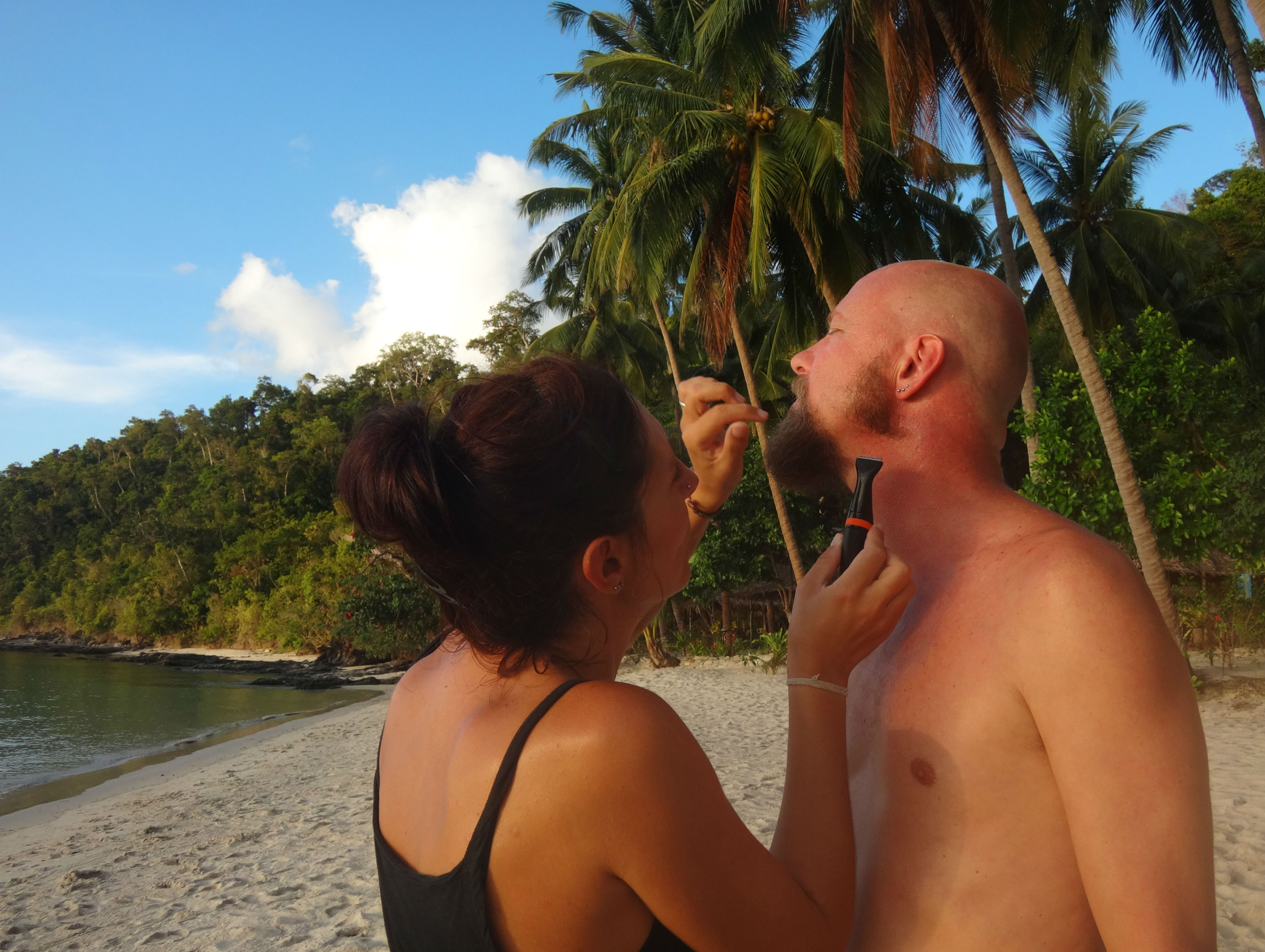 Rasage de barbe on the beach...