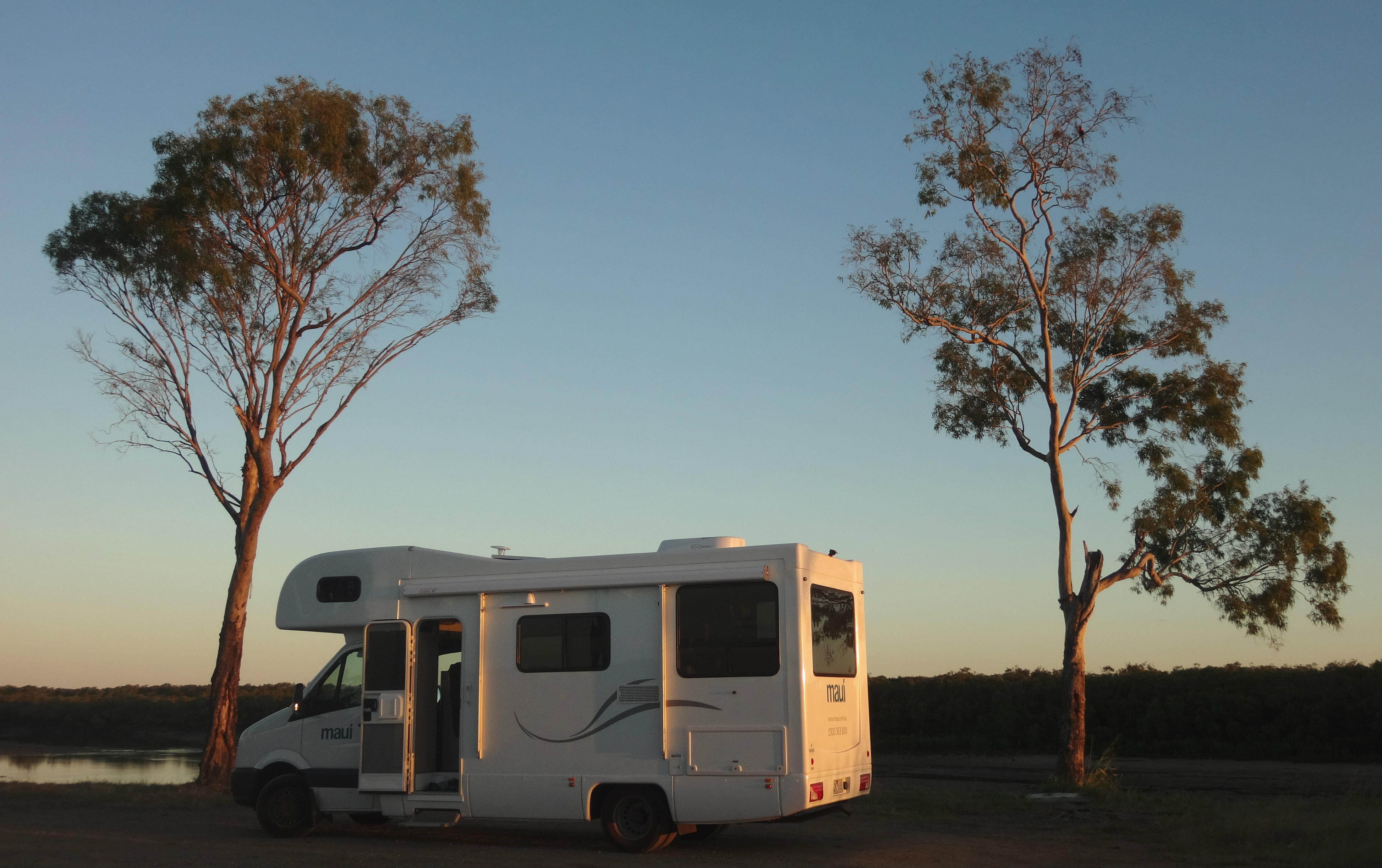 Camping sauvage près d'une rivière blindée de crocos !