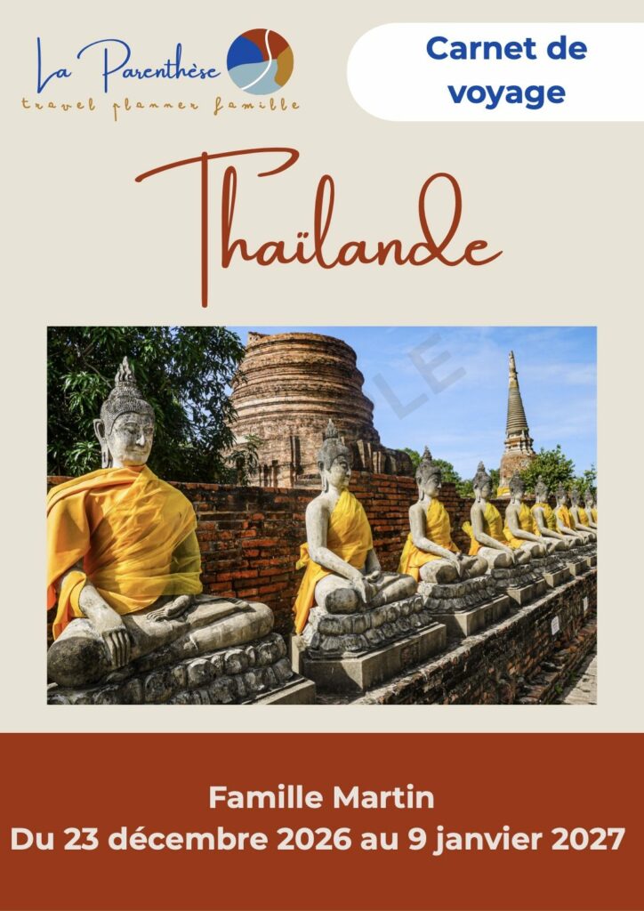 Couverture d’un carnet de voyage en Thaïlande au nom de la famille, avec les dates du séjour
